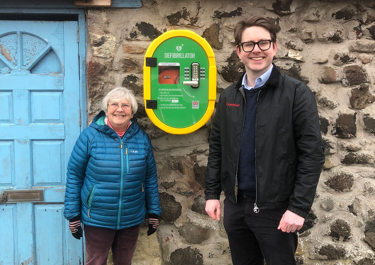 Image Marilyn Edwards of the Craigencalt Rural Community Trust and Tom Antram, 
Communications Consultant at Fife Ethylene Plant, with the defibrillator at Kinghorn Loch.